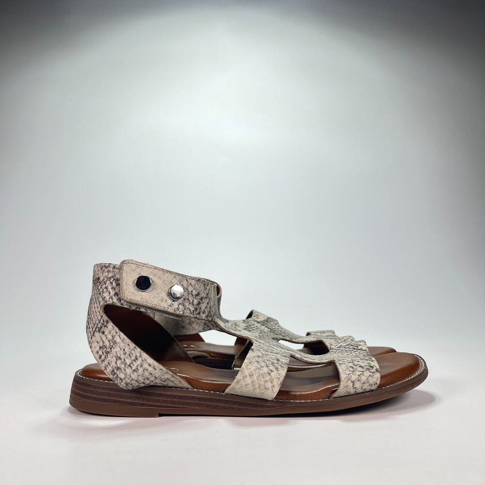 Franco Sarto Genevia White Beige Snakeskin Print T-Strap Sandals Women’s Sz 6.5